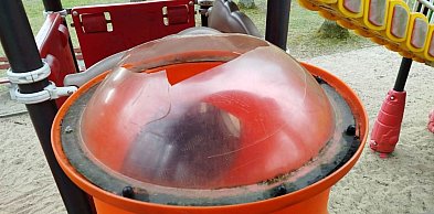 Powiat tarnogórski. Zdewastowali. Place zabaw zamknięte. Policja szuka...