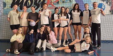 Koszykarki z SP 4 w Radzionkowie wśród najlepszych w województwie śląskim