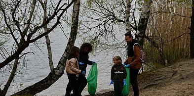 Zalew Nakło Chechło. Sprzątanie i strażackie manewry
