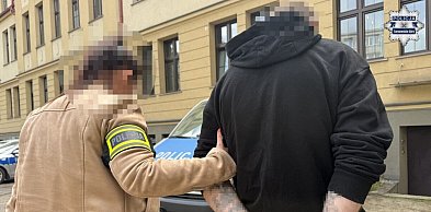 Tarnowskie Góry, Mickiewicza. Rzucał cegłami w okna