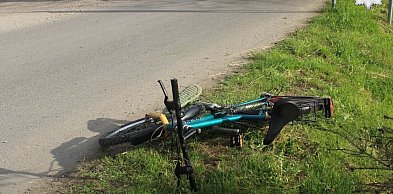 Powiat tarnogórski. 8-latek wjechał  rowerem w samochód