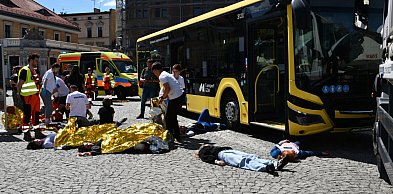 Tarnowskie Góry. Krzyki rannych, dym w autobusie. Zawody w mieście