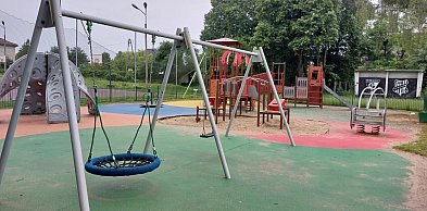 Tarnowskie Góry. Dewastacje placu zabaw. Ukradli huśtawkę