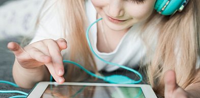 Cyfrowe rewolucje w szkolnej ławce – jak nowoczesne technologie i platformy e-lear
