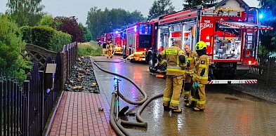Powiat tarnogórski. Piorun uderzył w budynek. Na miejscu 6 zastępów straży
