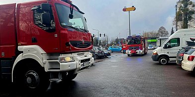 Tarnowskie Góry. Pożar samochodu na parkingu przy Biedronce w Strzybnicy-66882