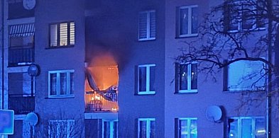 Pożar w bloku na osiedlu, mężczyzna w szpitalu