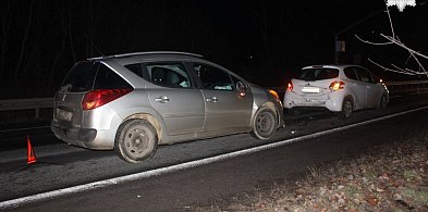 Wypadek na obwodnicy. Dwie osoby w szpitalu [FOTO]