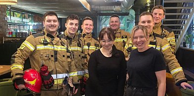 Zalana droga pod wiaduktem i akcja strażaków w Bricku