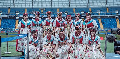 Nasze gospodynie wyprowadziły na boisko piłkarzy Ruchu Chorzów