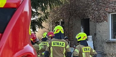 Pożar domu w Tąpkowicach. Interweniowały trzy zastępy straży pożarnej