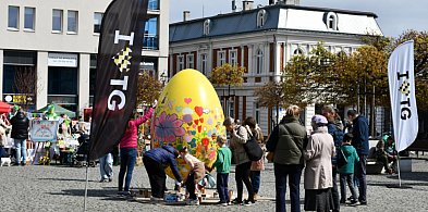Tarnogórski Jarmark Wielkanocny 2026. Zające, ceramika i wielkie jajo