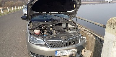 Wypadek na zaporze Kozłowa Góra. Kierowca trafił do szpitala