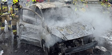 Powiat tarnogórski. Pożar auta na A1. Dostawczy Ford spłonął doszczętnie