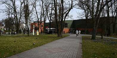 Tarnowskie Góry. Co ze skwerem przed halą targową?