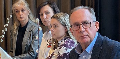 Tarnowskie Góry. Bytom. Zabrze.  Jedni klną, drudzy płaczą. Chorzy w kolejce