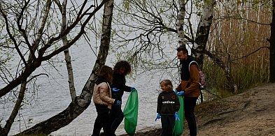 Zalew Nakło Chechło. Sprzątanie i strażackie manewry