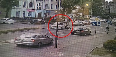Tarnowskie Góry, Bytomska. Z impetem wjechała rowerem w samochód