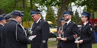 Józek na ratunek. Strażacy cieszą się z nowego wozu