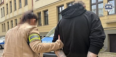 Tarnowskie Góry, Mickiewicza. Rzucał cegłami w okna