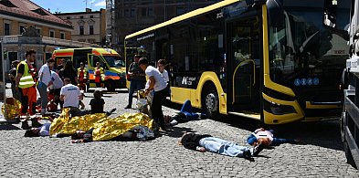 Tarnowskie Góry. Krzyki rannych, dym w autobusie. Zawody w mieście
