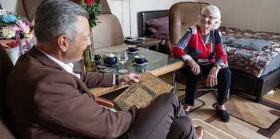 100 lat mieszkanki Bytomia. Jubilatkę odwiedził prezydent miasta