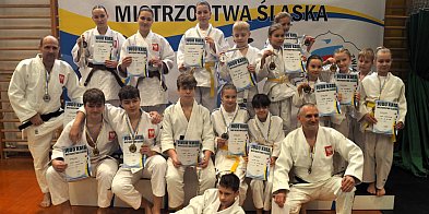 UKS Dwójka Tarnowskie Góry z medalowym żniwem na mistrzostwach Śląska [FOTO]