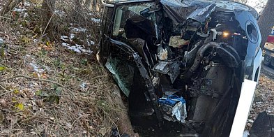 Powiat tarnogórski. Renault uderzyło w drzewo