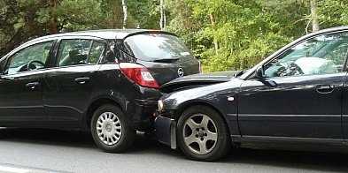 Droga rowerowa przy DW 908 i chodnik przy przystanku