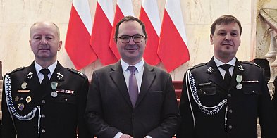 Druhowie z naszej OSP z medalami od prezydenta