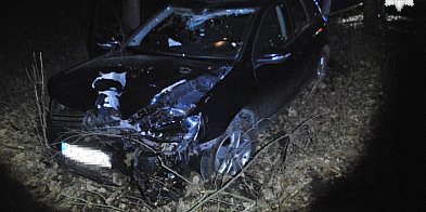Groźnie na drodze w Świerklańcu. 18-latek rozbił auto n