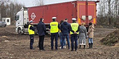Nielegalne odpady? Zatrzymani kierowcy ciężarówek