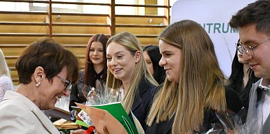 Maturzyści z Rolnika na akademię przyjechali traktorami