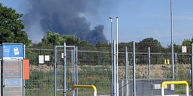 Strażacy gaszą duży pożar składowiska odpadów w Chorzowie