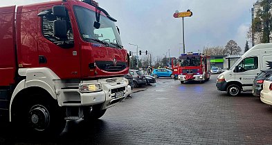 Tarnowskie Góry. Pożar samochodu na parkingu przy Biedronce w Strzybnicy-66882