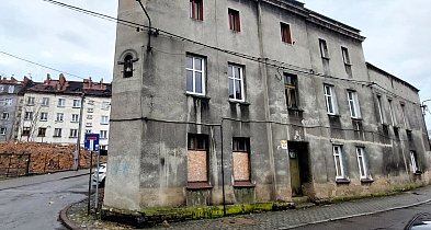 Tarnowskie Góry. Burmistrz chciał sprzedać kamienicę. Niech się lepiej...