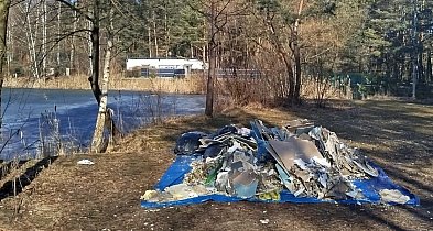 Poszukiwania sprawcy trwają. Może zapłacić sporo kasy