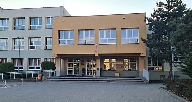 Tarnowskie Góry. Łączenie klas w SP nr 8. Radna pyta burmistrza o powody