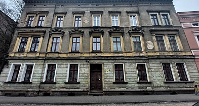 Tarnowskie Góry. Modernizacja miejskiej kamienicy. Będzie taniej niż...