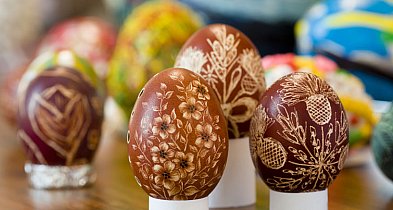 Tradycja kroszonkarstwa na Górnym Śląsku: znaczenie kolorów wielkanocnych jaj