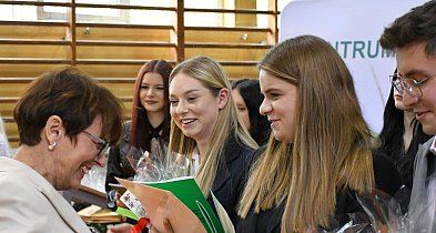 Nakło Śląskie. Maturzyści z Rolnika na akademię przyjechali traktorami