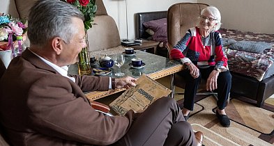 100 lat mieszkanki Bytomia. Jubilatkę odwiedził prezydent miasta