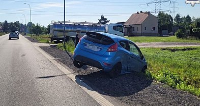 Powiat tarnogórski. Zderzenie z cysterną. Kierowca Forda trafił do szpitala