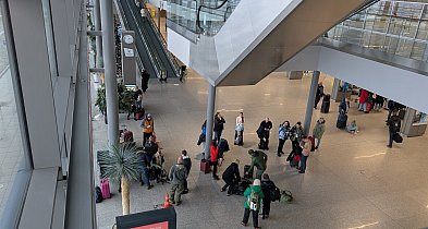 Ewakuacja w Pyrzowicach. W nocy setki pasażerów musiały opuścić terminal