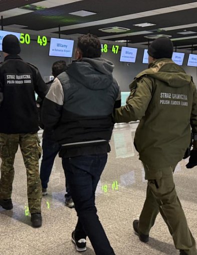 Katowice Airport. Wenezuelczyk chciał zwiedzać Sosnowiec, Kolumbijczyk...