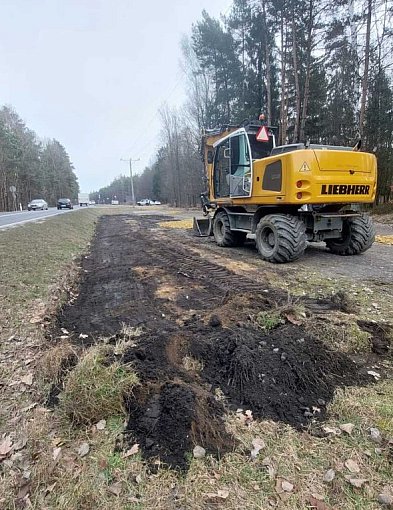 Porządkują dziki parking przy zalewie. Będzie płatny