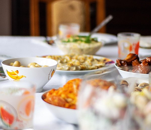 Polacy znów sięgną głębiej do kieszeni. Tyle wydają na świąteczne jedzenie-66936