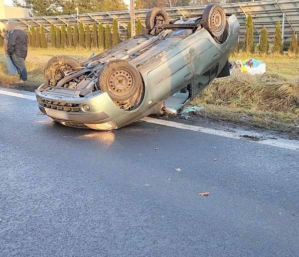 Dachowanie na DK 11, pożar na parkingu. Kronika policyjna-66975