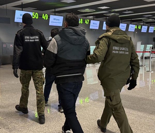 Katowice Airport. Wenezuelczyk chciał zwiedzać Sosnowiec, Kolumbijczyk...