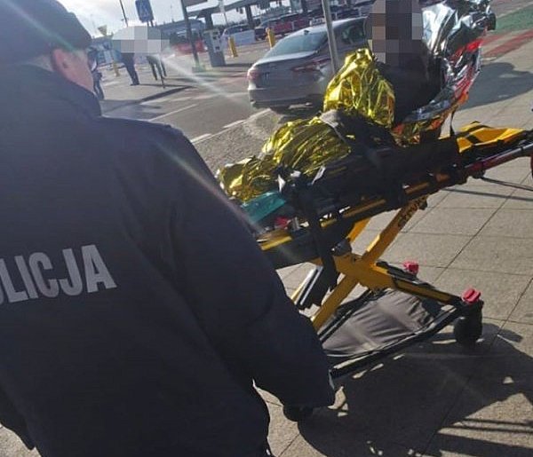 Dzielnicowy pomógł 67-latce. Mróz śmiertelnym zagrożeniem